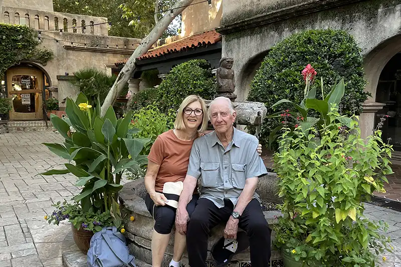 Tlaquepaque Sedona Couple Courtyard